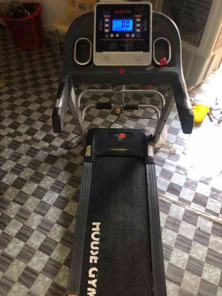 سلام عليكم ورحمه الله 
جهاز جري HOuse Gym     ٦٠٠ باوند يحمل وزن ١٦٠ كيلو
جهاز جري +جهاز تدليك 
العنوان بصره حي الزيتون *********** 
السعر ٣٢٥ الف دينار وبي مجال قليل
