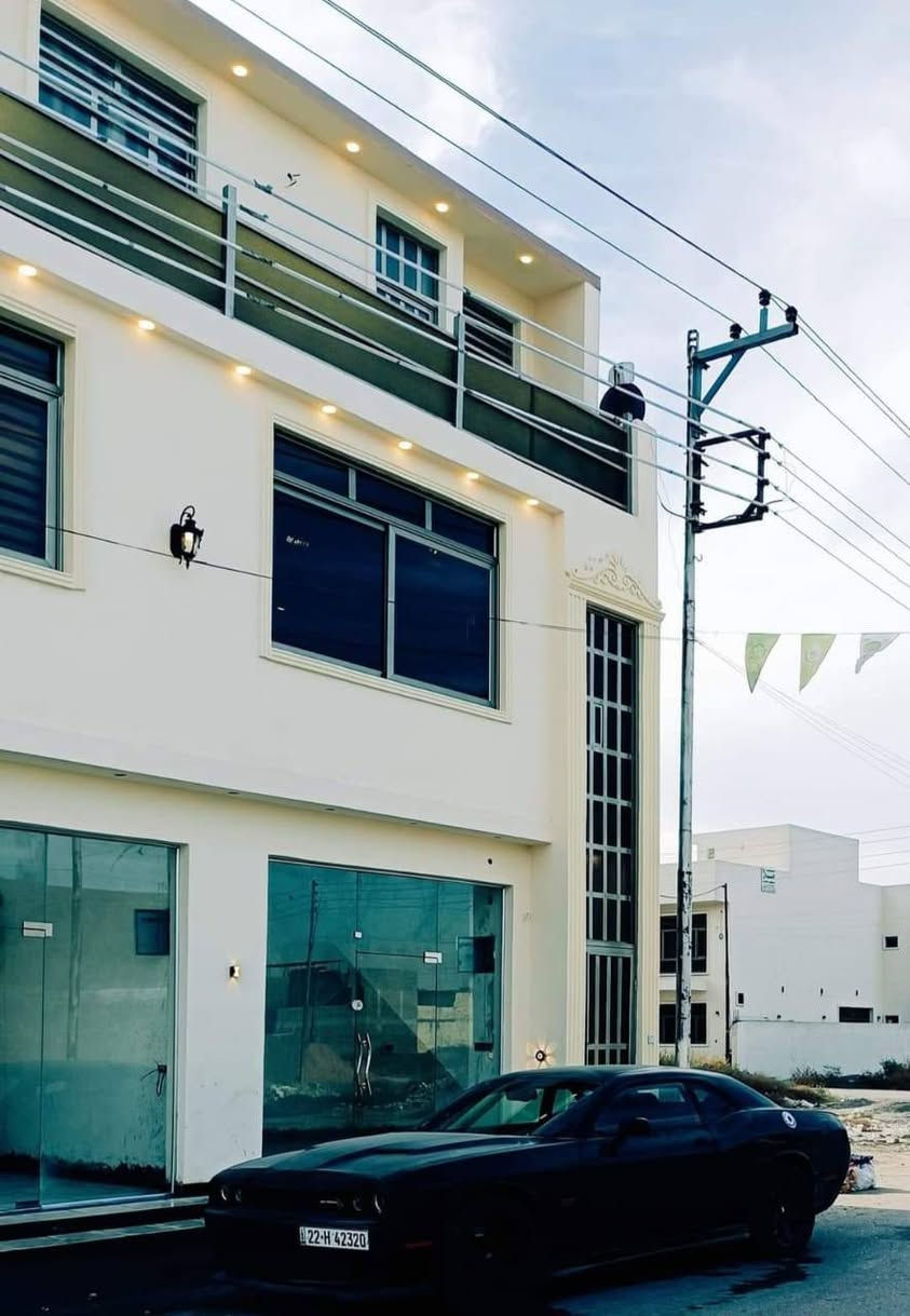 محلات اثنين للايجار في عمارة جديدة وجاهزة  الموقع الدورة البوعيثة خلف المجزرة شارع عريض ومنطقة سكنية للتواصل ***********
