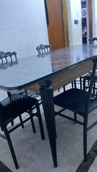 ميز طعام • مرمر ثقيل • مدينه الصدر