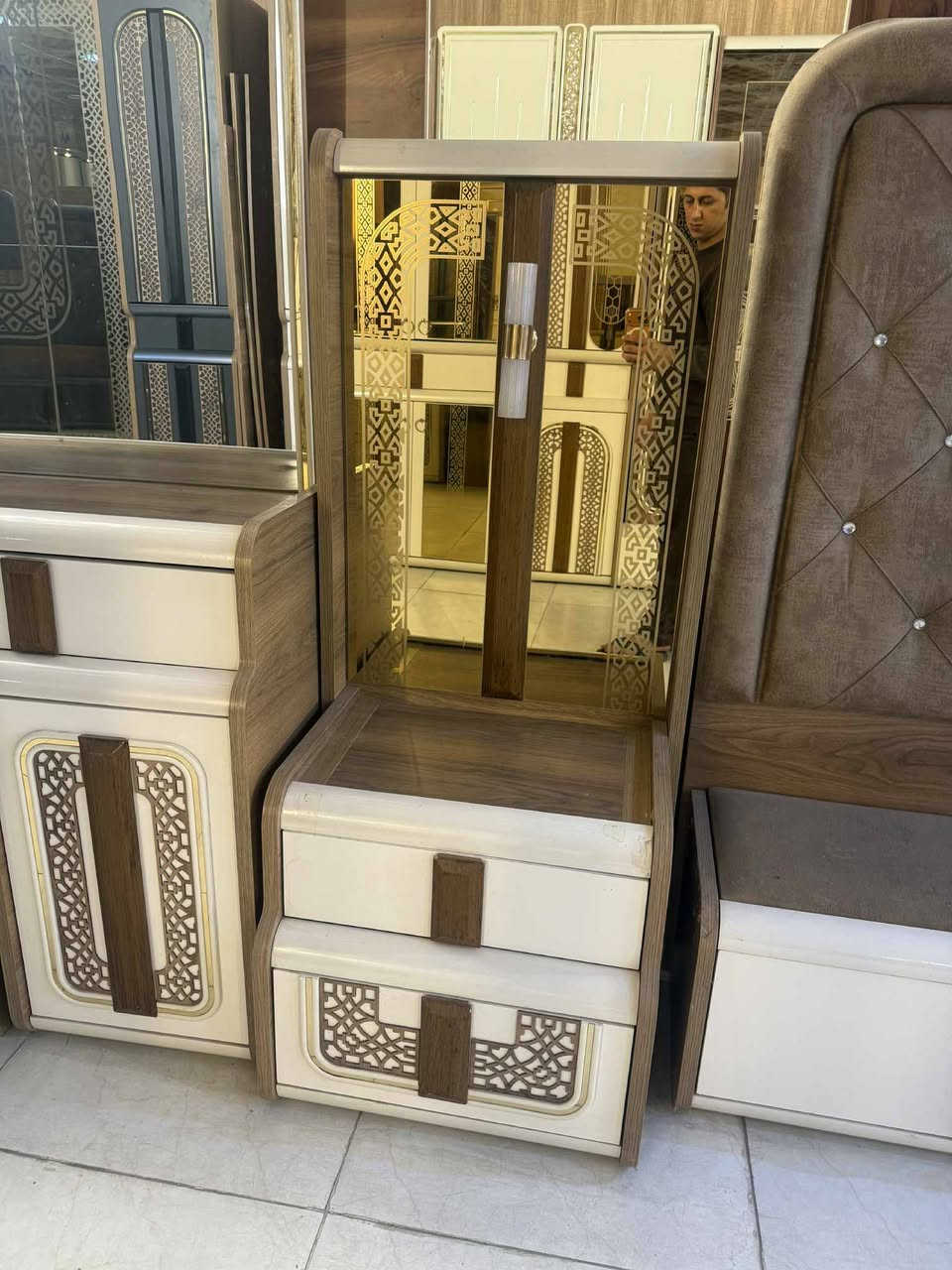 @إشارة ✨ غرفة تركي  اصلي صبغ حراري مودرن 11 قطعة ✨
نظام أبواب  بروفايل فاخر
سرير مخزن جك 
 ضهر بلوك
 جام برونزي أنيق 
 قماش وتر بروف أصلي
 سرير مخزن جك 
✨ نظافة 99/💯
🚚 شد ونقل مجاني داخل بغداد
📦 توصيل للمحافظات بأسعار رمزية
للحجز اخذ سكرين وتفضل خاص✨


**إذا كنت صاحب هذا الإعلان وتريد حذفه لأي سبب، رجاءا أرسل رسالة إلى الدعم الفني**