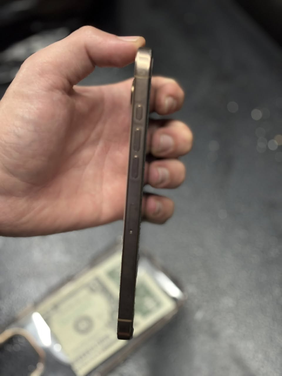 سلام عليكم 16برو ماكس 256 
بطاريه 96 
ماستر الجهاز 
1200 وبي مجال بسيط 
مبدل ضهر اصلي 
***********
مكان الكراده 52
مكلف بلنشر اني
