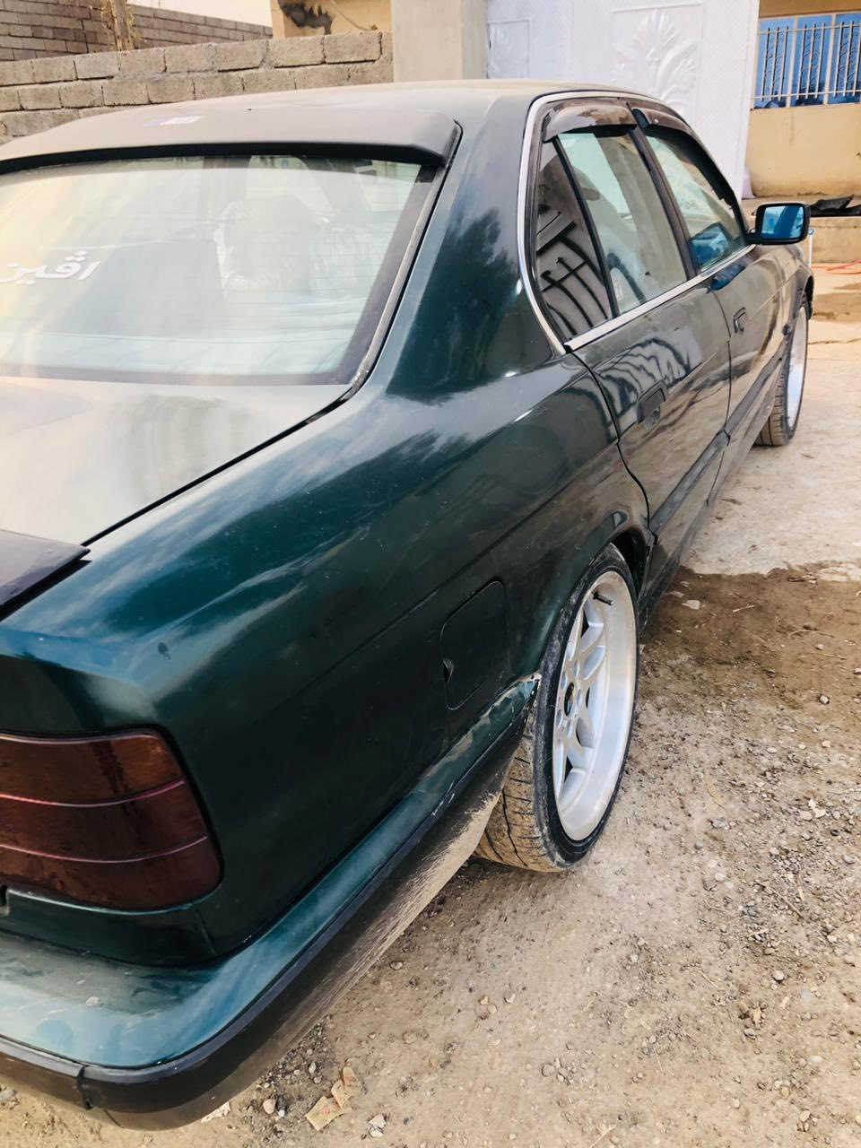 السلام عليكم  525 اصل بليته 
موديل 93
محرك كبس كير عادي بشرط لا صرف ولانفخ 
لا ضرب ولاطخه بخ جماليه 
ارقام جدد سنويه جديد كابون بنزين 
تبريد قطعتين فتحت سقف
جامات كدام كهرب والوره جوبي 
كشنات مخمل جديد 
لايت زنون شاشه كاميره
سياره ع وضع البلادي
السعر ٦٥ وبي مجال جوه ال ٦٠ لاتعلق كلشي تلكي بلسوك 
عنوان موصل 
واتساب ***********
