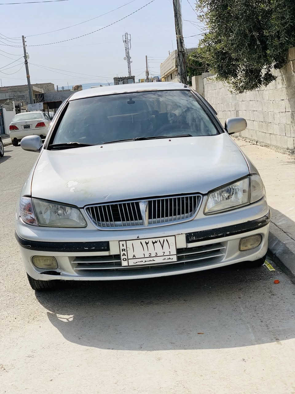 سەرەتا بە ناوی خودا 
نیسان سەنی 2002تۆماتیک
براوەی دوبەیە سەیارەکە 
گئر و مەکینەی بە شەرت کارەبای و تەقە و رەقەی بە شەرت
جرکەی تیا نیە دەعموو لئدراوی هیج نیە 
کامل پەمپە لە سەر ساقی 
جوار تایەی لۆکی لە ژئرایە 
تەبریت و کارەبای کامل بە شەرت 
لە هەلەبجەی تازەم موشتەریت تئل بکە جوابی کۆمینت نادەمەوە
***********
