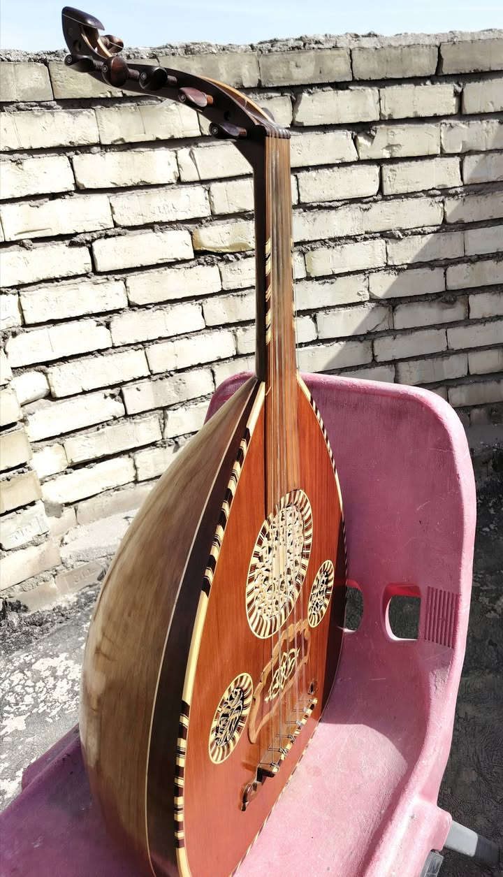 عود للبيع – فرصة لعشّاق الطرب الأصيل 🎶
عود صناعة عراقية من صانع معروف: شوقي الخزرجي

✨ الحالة: جيدة جدًا ونظيف
✨ الأوتار: جديدة (Aurora) – صوت واضح وجاهز للعزف مباشرة
✨ مناسب للمبتدئين والمحترفين

💰 السعر: 650 ألف دينار
📉 قابل للتفاوض للجادين

📍 الموقع: بغداد – الزعفرانية

📩 للتواصل خاص أو على الرقم: (أضف رقمك هنا)
للبيع – فرصة لعشّاق الطرب الأصيل 🎶

عود صناعة عراقية من صانع معروف: شوقي الخزرجي

✨ الحالة: جيدة جدًا ونظيف✨ الأوتار: جديدة (Aurora) – صوت واضح وجاهز للعزف مباشرة✨ مناسب للمبتدئين والمحترفين

💰 السعر: 650 ألف دينار📉 قابل للتفاوض للجادين

📍 الموقع: بغداد – الزعفرانية

📩 للتواصل خاص أو على الرقم: (*********** )

— فرصة ما تتكرر، اللي يعرف قيمة الصوت العراقي الأصيل راح يقدّر 
— فرصة ما تتكرر، اللي يعرف قيمة الصوت العراقي الأصيل راح يقدّر
تحب تسمع صوته تفضل واتساب
