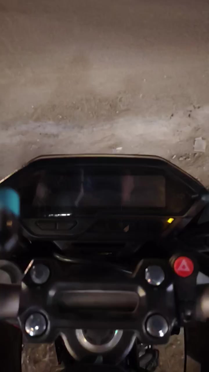 سلام عليكم شباب هونده هورنت ياباني موديل 25 ماشيه لفين يعني زيرو بيه مانع نزلاق بيه حساسات السعر 4 وميه بيه مجال دراجه محرك 200 حقيقي ماشيه لفين يعني زيرو منزله من عجلت الخليج 5ونص ***********
