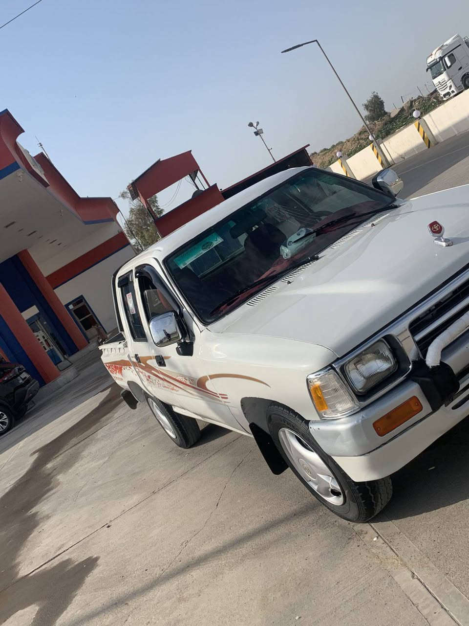 بیکب تویتا مۆدیل 1993 ئارم بلاستیکه بەشەرتی ئەولیاتی حوکمەت بەشەرت  گیرو مەکینە و شەنسیشی بەشەرتە  بەنزبەت سعری 38وەرقە وکەمیک مجال رەقەم مۆبایل *********** أربيل, العراق
