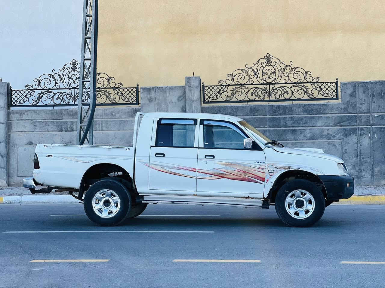 بيكم مستبوشي فورويل مديل 2006 سعر 58 وبيه مجال للاستفسار الاتصال ***********مكفوله كفاله عامه من صبغ وضربه وتبديل مواصفات  فورويل جام كهربائي مري كهربائي مكينه كاز  رقم بغداد سنويه لل 27 مشروع وطني مكينه وكير مكفولات حداديه جديدهه تخم تاير جديد تبريد سياره جديده وجاهزه وأي نقص مابيهه مكان سياره كربلاء
