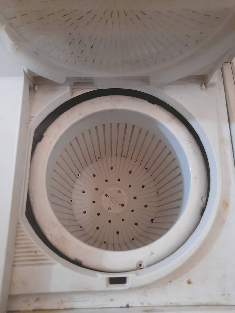 غساله للبيع
السعر 85
شغاله ومابيها اي نقص
مكان ابي غرق
اتصال ***********
