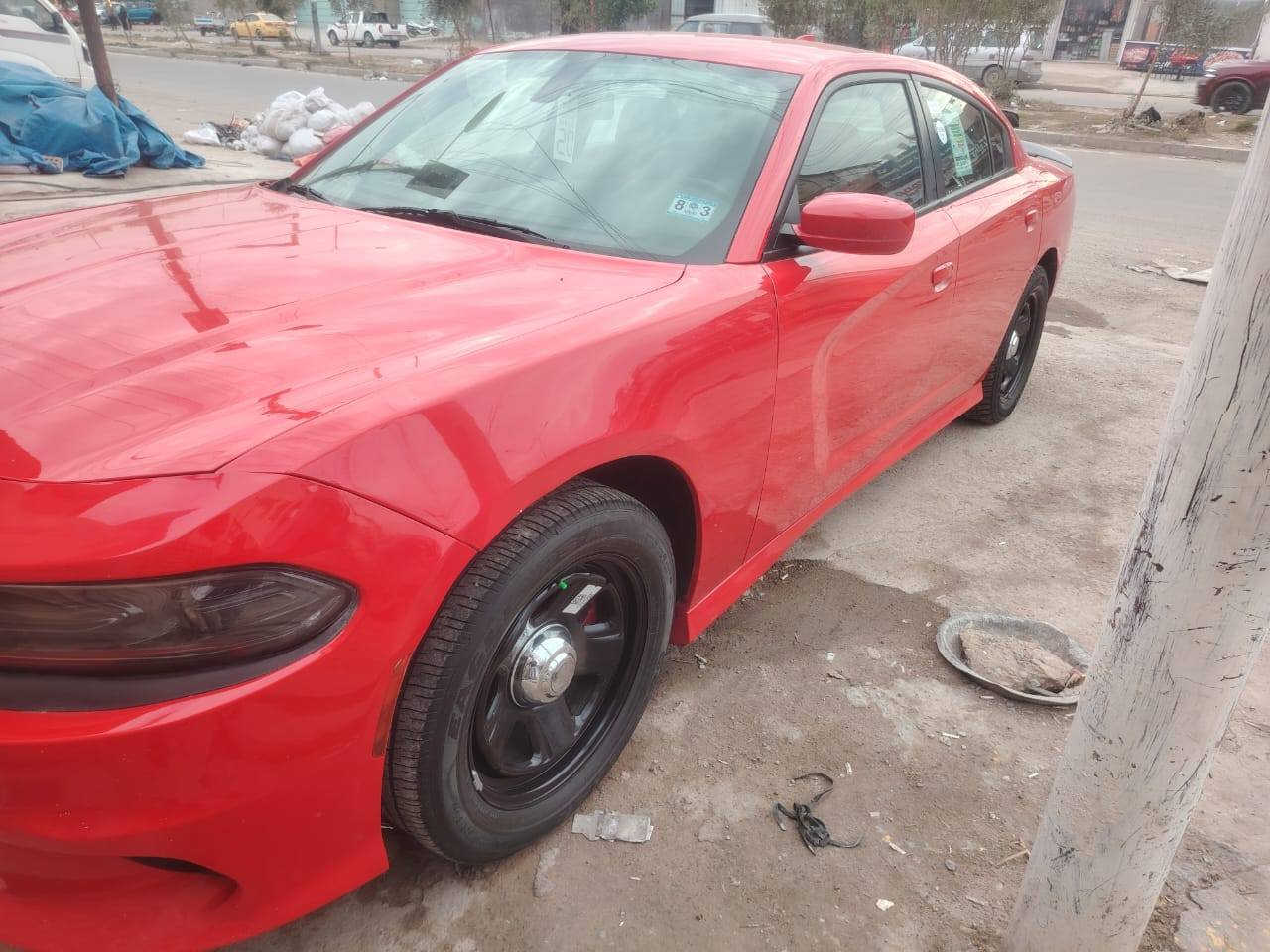 السلام عليكم جارجر 2020 سياره جديده بمعنه الكلمه رقم دياله 
من تبريد
وتدفئه
وتايرات
وبيه مواصفات ما عده الفتحه
 شفتات وكامره
مكينه 3600
كير ومكينه خير من الله
حادث /فخذه اليمنه
ماشيه /85 الف
مكانه /بغداد/ الرقم/ ***********
