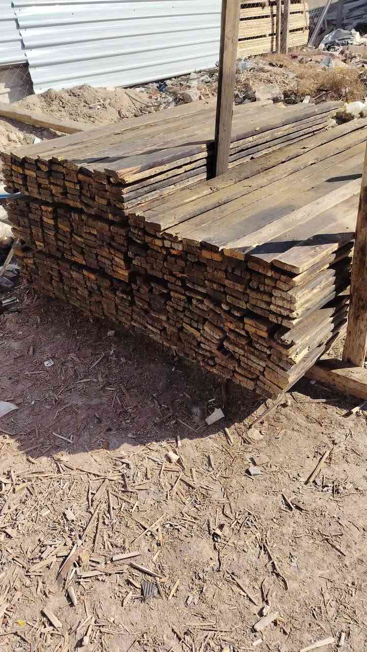 قالب خشب نظيف للبيع يدك 300 متر.
15 مكعب. سعر مناسب 
العنوان الحله ***********
