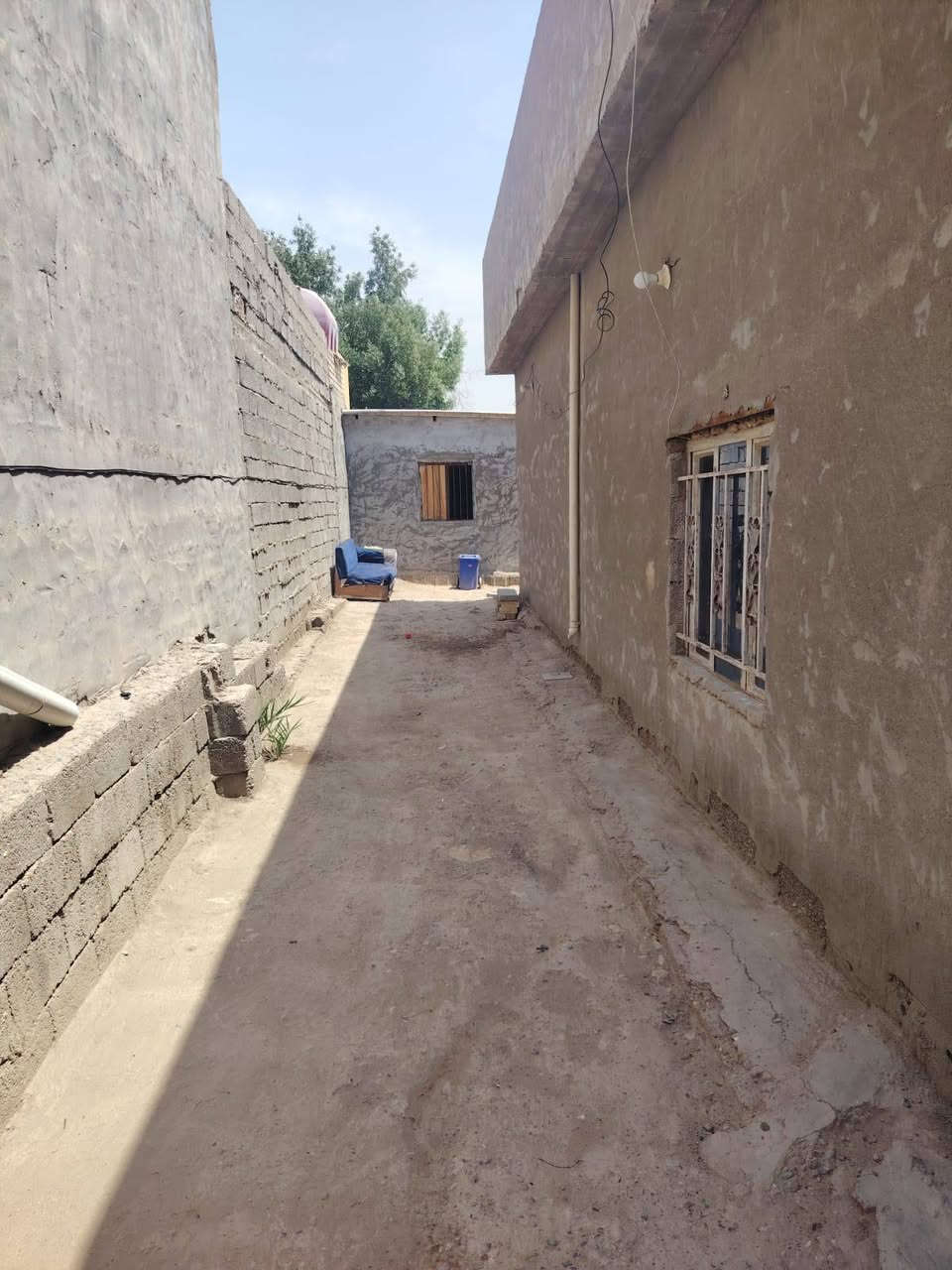 السلام عليكم بيت للبيع منطقه ابو عظام 400 متر الاستفسار اتصل على الرقم ***********
