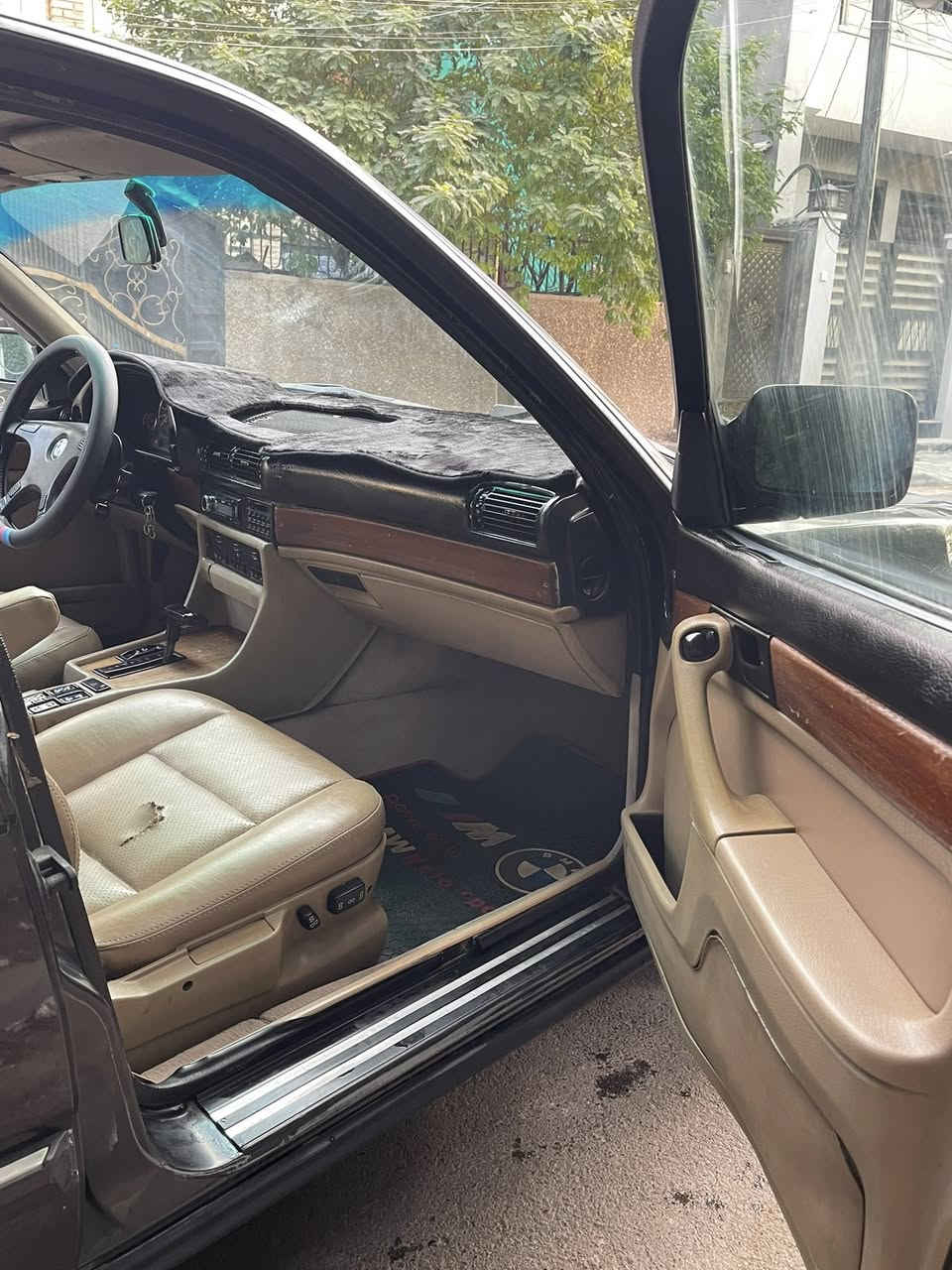 ٧٣٥ اصل وفصل بليته وسنويه موديل ١٩٩١ بدون حادث بدون خياس 
مصبوغه حزام قماره بلاد بدون صبغ 
كير ومكينه ١٠٠/١٠٠ 
صدر امامي خلفي جديدطستها طوبه 
كهربائيات وضع شركه بدون جطل 
داخل جلد كعرباء وشغال كل الحركات 
فتحه سلايد شغال كل الحركات 
تخم تاير وويل جدد 
رقم بغداد الجديد تحويل ثاني يوم 
السعر ٦٣ وبيها مجال بسيط 
مكاني بغداد السيديه 
*********** 
الشراي يتصل
