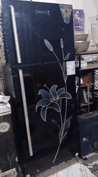 ثلاجه جديده استخدام نظيف وتجميد تواصل وسعر على هذا رقم ***********
