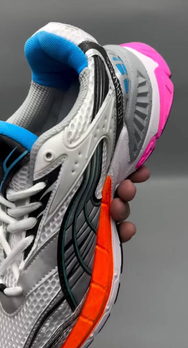 بومه 
44/
28سم
قطعه جديده لوك مميزه اصدار حديث خفيفه الوزن 
للركض والمشي والوفوف الطويل
توصيل لجميع محافظات العراق


**إذا كنت صاحب هذا الإعلان وتريد حذفه لأي سبب، رجاءا أرسل رسالة إلى الدعم الفني**