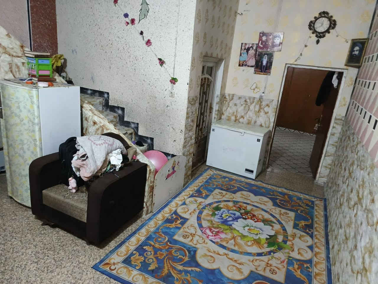 ساحه 125 يتكون الدار من غرفه وصاله ومطبخ وستقبال ومساحه طارمه شارعه 8 عنوان الدار شارع عوده ركن فرع البنجرجي السعر 110 قابل لتفاوض ***********
