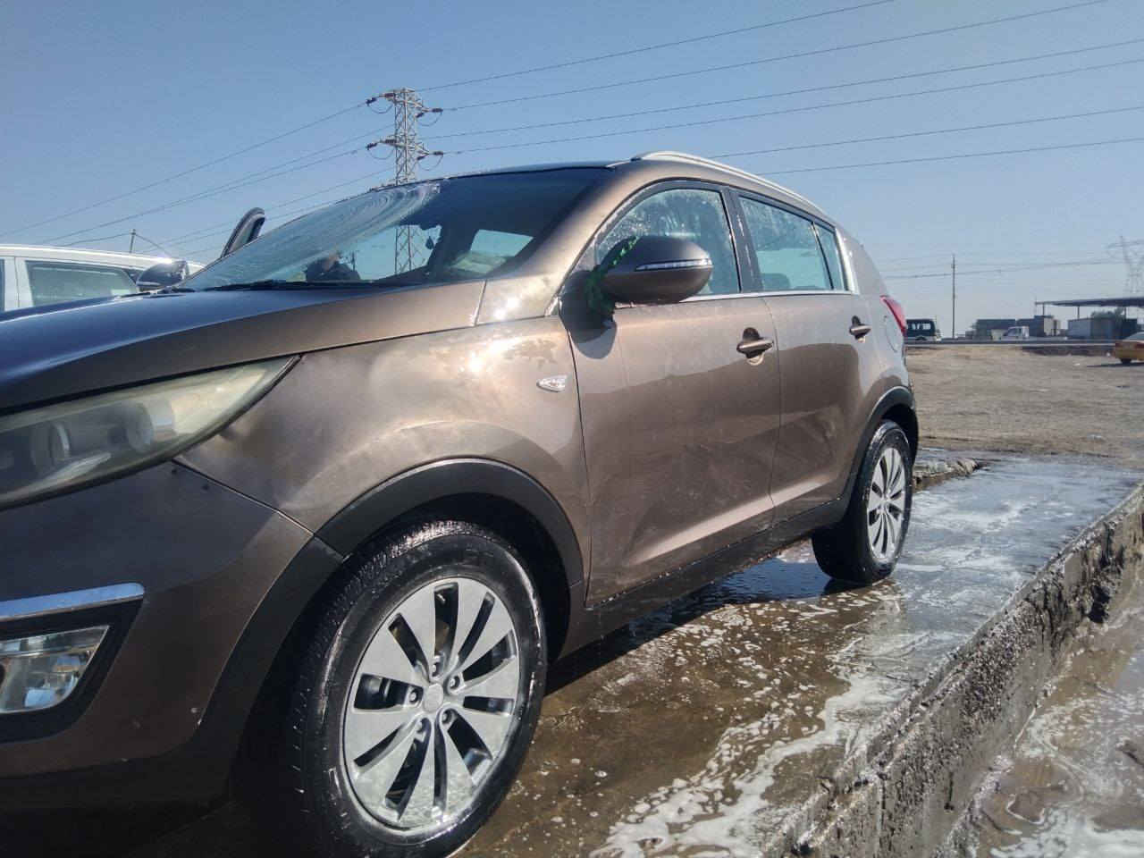 السلام عليكم 
سياره سبورتج ١٦ خليجي 
رقم نجف بأسمي حره سنويه ٢٨
محرك دوش ٢٠٠٠
محرك وگير ومنظومه تبريد وتخم تاير 
بيهه صبغ ٣ قطع 
السعر ١٢٥
التواصل واتساب ***********
