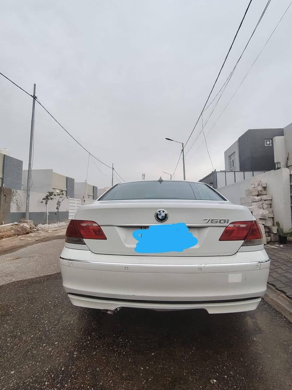 السلام عليكم 
باخره ٢٠٠٥ 
رقم كركوك اصولي سنوية عظم وملصق  بدون كمرك 
فقط تدفع الكمرك تتحول بأسمك  بيها استماره تسجيل يوم ٢٥ /٣
فول مواصفات 
بيها منظومه غاز ايطالي 
تبريد ثلج مناخين ٣ قطع 
كشنات كهرباء تدفئه وتبريد 
بيبان وجنطه شفط 
جنطه كهرباء 
حساسات امامي خلفي 
بردات جانبية وخلفيه كهرباء 

السعر ٧٥ 

المحرك بي خربطه 
ينزل من سعرها 

***********
