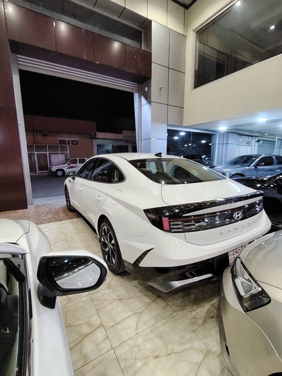 سوناتا 2024 الشكل الجديد كاتي تترقم شمالي ..
 وارد امريكي مشيها 15 الف مايل
السيار بدون صبغ بدون تعديل
بدون ايرباك بدون دواخل كلها ليبل واحد فقط دعاميه مفتوحه 
مواصفات SEL 
محرك 2500
دشبول الكتروني متصل مع شاشة كاملة
أنظمة قيادة متعدده
رادارات امامي خلفي جانبي
قيادة آليه * تحديد مسار 
لايت زينون عالي ناصي
مانع تصادم امامي خلفي
بصمة تشغيل + بصمة ابواب + تشغيل عن بعد
كشن كهربائي
تدفئة كشنات
تحكمات استيرن فول
سايد بريك بصمة
صندوك ذكي + بصمة
كيرها تعليك النظام الجديد 
كامرا خلفيه دوارة وشاشة نظام ابل كار بلي
وباقي المواصفات معروفه للسيارة
سعرها 190
مكان السياره دهوك
للاستفسار الاتصال
***********
*********** دهوك, العراق
