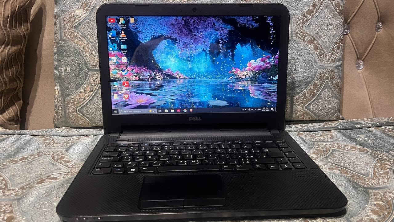 للبيع لابتوب ديل (Dell) بحالة ممتازة جدا لا يحتوي على اي كسر او عيوب، سريع ولا يحتوي على بطئ. 💻✨👇🏼👇🏼
​
​جهاز عملي جداً ومفيد للاستخدام اليومي، مخصص للطلاب والدراسة، وللي يشتغلون على برامج الأوفيس (Word, PowerPoint, Excel) وإدارة الأعمال والشغل الإداري، بالإضافة إلى التصفح والبحوث + يحتوي على كامرة + بطارية جديدة و كاملة. 

​📋 المواصفات:
​💻 المعالج (CPU): [Intel Celeron 1007U ]
​⚡ الرام (RAM): [2GB قابل للزيادة]
​💽 التخزين: هارد فائق السرعة يضمنلك استجابة فورية وبدون أي تعليق [SSD]
​🪟 النظام: ويندوز 10 جاهز ومحدث
​🔌 الملحقات: الشاحن الأصلي الخاص بالجهاز
​🎁 هدايا ويا الجهاز:
​ماوس + ماوس باد هدية مجانية ويا اللابتوب 🖱️🎁
​📍 المكان: بغداد البنوك. 
💰 السعر:[115 فقط و بي مجال] 
📩 للتواصل أو الاستفسار: ***********
