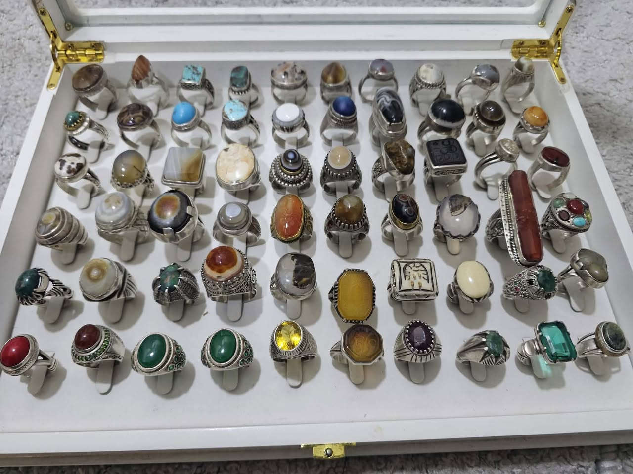 سلام عليكم عندي ١٠٠ خاتم على كله فضه وحجار اصليه للبيع *********** بغداد
