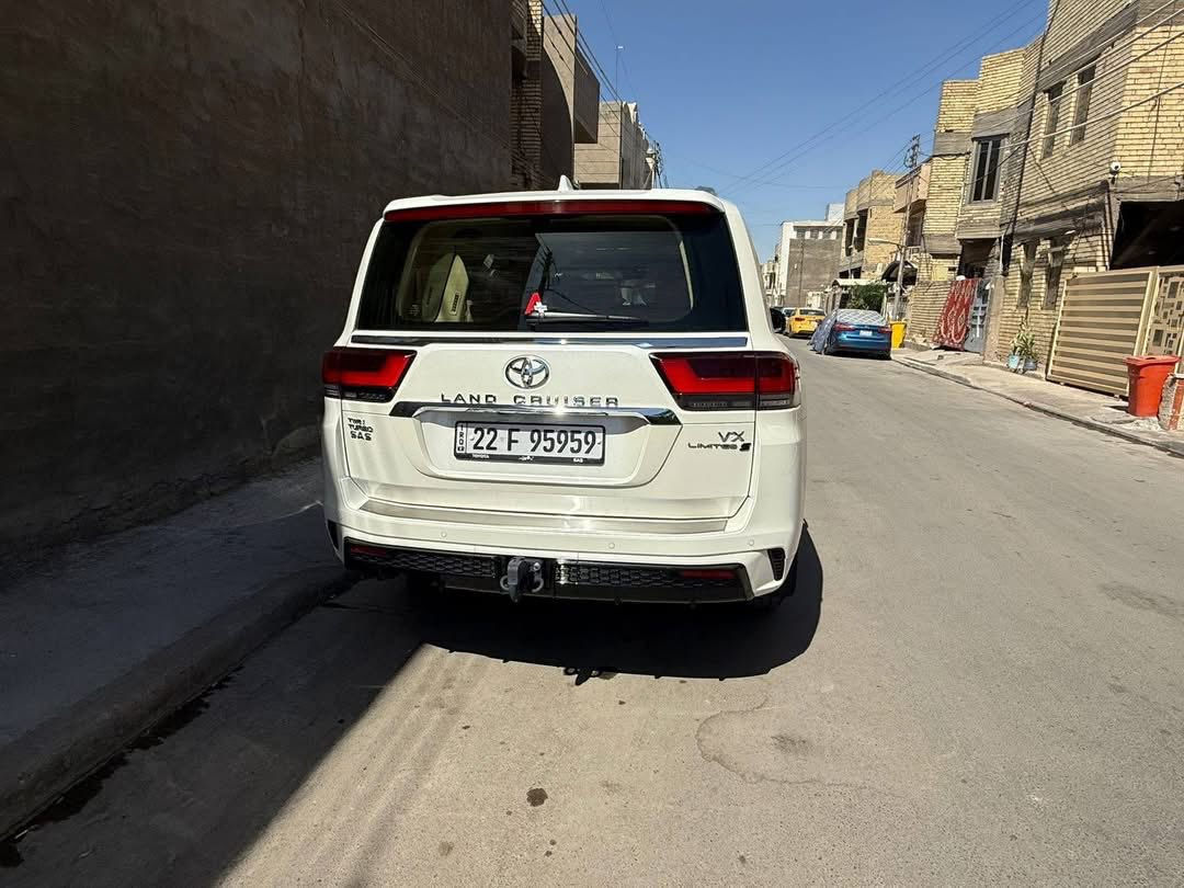 لاندكروز 2025 الفئة VX LIMITED S
 ضمان شركة ساز رقم اربيل مميز 
+مغلفة PPF ضمان 10 سنوات مكفولة كفالة عامة 
ماشية 25 الف سيارة جديده جداً وستخدام شخصي +صيانة تبديل دهن وفلاتر بالشركة مجاناً 
1-تون تيربو 
2-حساسات محيطية - رادار امامي خلفي جانبي 360 درجة
3-تحكمات 4جهات تحديد مسار قيادة ذاتيه حساس ستيرن رجاج 
4-مقاعد كهرباء امامي وخلفي + تدفئه تبريد
5- كامرات محيطية 360 درجة 
6- لايتات استشعار مع الجو 
7-سماعات JBL
8-انارة داخلية شاشات خلفية 
9-كامرا مراية خلفية +مانع ضباب جانبي
10-ابواب شفط 
11- تحكمات قيادة 3 وضعيات 
12- فول تحكمات 4x4 
13- مقعد السايق 3 وضعيات
14 عنوان بغداد الغزالية للستفسار ***********
سعر 93500$ وبيها مجال
