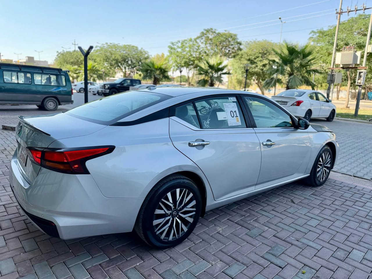 � نيسان ألتيما الشكل الجديد 2025 SV🚗
تفاصيل اكثر :
***********

🔹 المواصفات:فول ماعدا فتحة SV 

 • الموديل: 2025
• المحرك: 2.5
• حجر بيئة بلادي 
• توقف ذاتي + مانع اصطدام
• قيادة آلية مع نظام المسار
• رادارات أمامي وخلفي
• الأبواب بصمة
• لايتات LED بلادي
• تحكم كامل  الستيرن (فول تحكم)
• خروج عن المسار ( يهتز لستيرن ) 
٠تايرات جديد شريكة 
٠ويالة شريكة جديد
• تشغيل عن بعد
٠ماشي :٢٢الف ميل
• نظافة مثل ما موضحة بالصور

الضرر: باب ورا نفر صبغ بدون دواخل بشرط +مكانين بارد

بدون دواخل والراديترات بلاد

٠ رقم كاتي يترقم شمالي 
كاتي مكسور 
💰 السعر: 144$ (وبيها مجال)

📍 الموقع: كلار او خانةقين خناقين, ديالى
