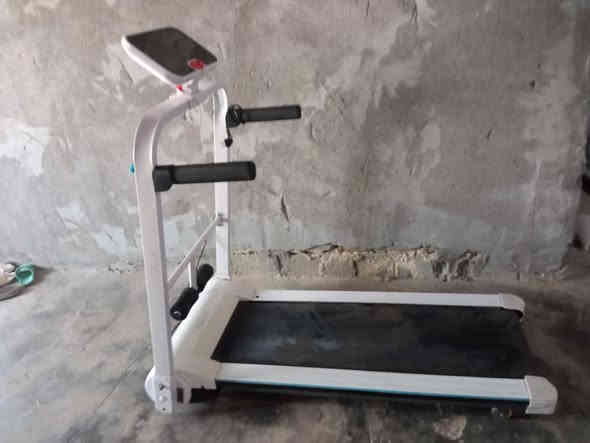 جهاز جري للبيع وزن ١٢٠ مستخدم قليل 
السعر ١٧٠ مكاني الحيدرية عمود ٤١٠ 
للاتصال ***********
