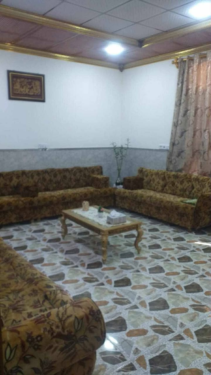 للأيجار بيت حديث التوحيد مساحته ١٠٠ متر يحتوي على ٣ غرف نوم وموزع واستقبال ومطبخ وصحيات وحديقه وكراج السعر ٢٧٥ ألف للإستفسار***********
