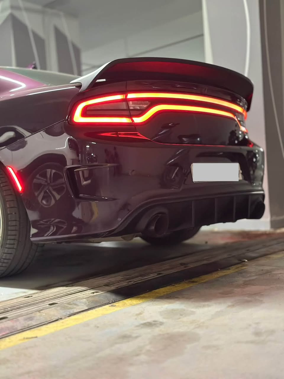 2022 
rt 5700 
اللون البنفسجي الجديد
قطعة مميزة ونادره وبدون حادث
السيارة عباره عن srt بمحرك rt من الشركة
من الكزوز و الحدادية والبريك والاكسل
فجوج بريك برمبو وصدر ودبلات صفر وحداديه  مال سكات من الشركة
كشنات الكنتارا
تبريد تدفئة كشنات
خزن ميموري
ستيرن كهربائي
لايت زنون شمسي بلادي osram 
رادار جانبي مع ترحيب
دشبول وبطاين ابواب جلد دبل خياط مو الدشبول العادي
ستيرن حرف D بلادي
مرايات وسطية والجانبية معتمة للضوء 
سماعات harmon/kardon 12 سماعة اعلى سستم صوت بالموبار 
صالنصات دبات سود من الشركةactive exhaust 
كلين تايتل بدون اي حادث حتى الدعاميات مكفوله 
ماشيه ١٦ ميل
الي يدور رخيص وراكضه متفيده
رقم اربيل مكانها بغداد 
***********
