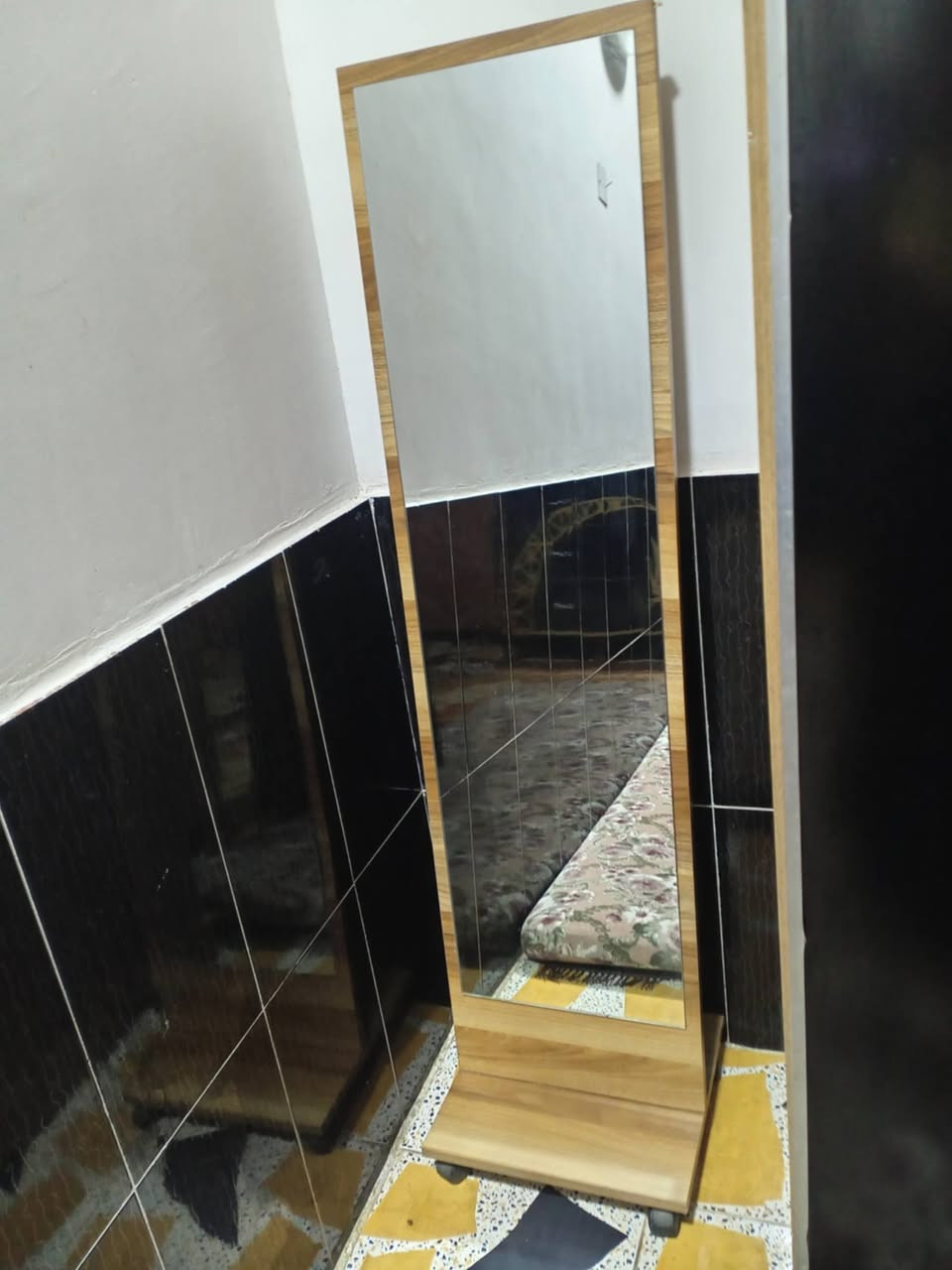 سلام عليكم مكلف بنشر توجد غرفه نوم تركي فول نضافه مستعمله للبيع في الكرابله ***********
