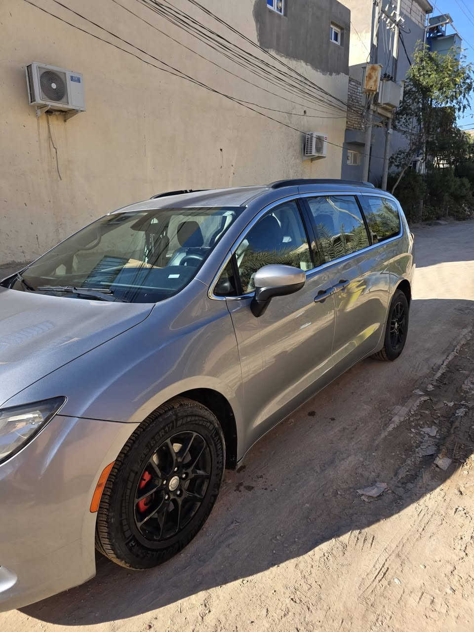 كلايسلر باسفيكا  فويجر 2020
حادثة خلفي كما موضح بالصورة
مواصفات السيارة
🔵 بدون ايرباك
🔵مكينه3600
🔵كير ماوس 9نمر
🔵تبريد 3600
🔵مثبت سرعه
🔵تحكم ريمون
🔵مانع انزلاق
🔵كشناتVlP
🔵بردات جام بلادي
🔵كشنات جلد 
🔵المقاعد الخلفيه بلع
🔵دخول ذكي
🔵7راكب
🔵بصمه تشغيل 
🔵بصمه5 ابواب
🔵تشغيل عن بعد 
🔵شاشه كار بلي حجم كبير 
🔵ابواب كهرباء 
🔵صندوق كهرباء 
🔵تحكم ستيرن جهتين
🔵سايد بريك بصمه
🔵كامره خلفيه دواره
🔵اوتو ستوب
🔵 ماشية 77 الف
رقم السيارة بغدادومكان السياره النجف
🔵السعر 185
🔵رقم الهاتف ***********
