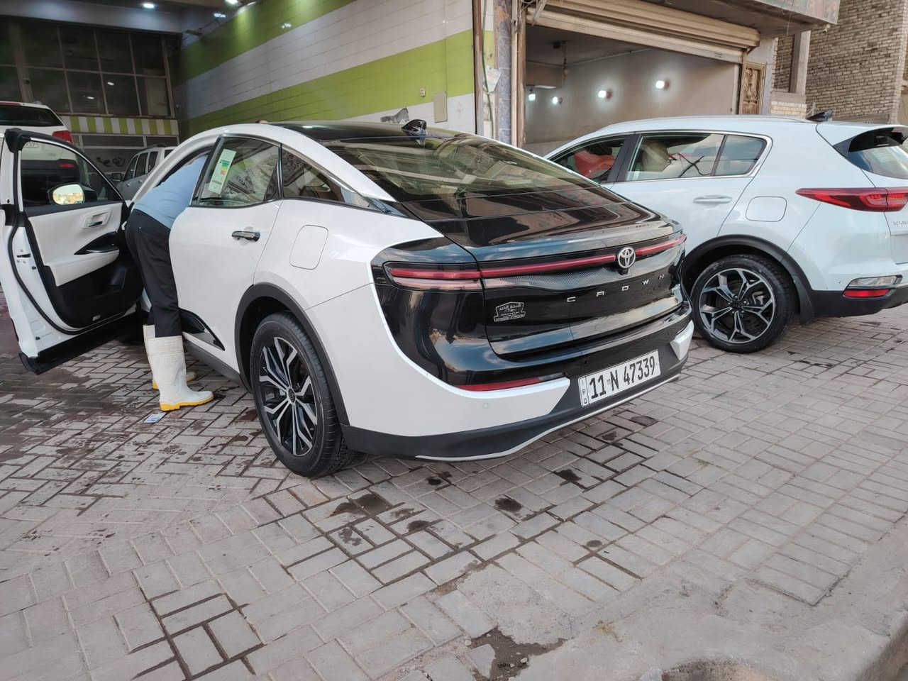 تويوتا كراون 2023
مواصفاتها: 
كشنات تبريد
اربع كامرات
سيارة مكفولة
ماشية ٢٤ الف
سيارة خليجية

مكان السيارة: بغداد الشعب

السعر :٣ دفاتر و٣٠ ورقة بيها مجال بسيط

***********
