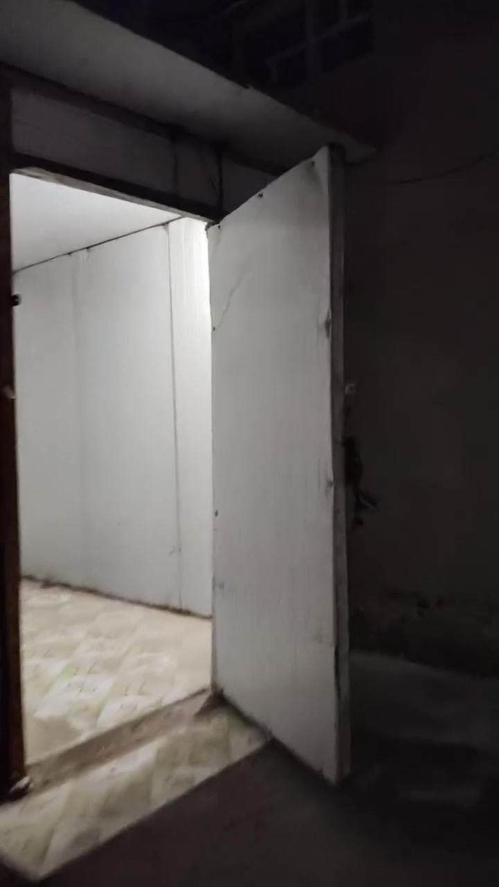 السلام عليكم كرفان سندويج نظيف للبيع العرض 2متر والطول 3متر نظيف ومرتب تعال قيم وااخذ وبيك خير وتدلل ***********
