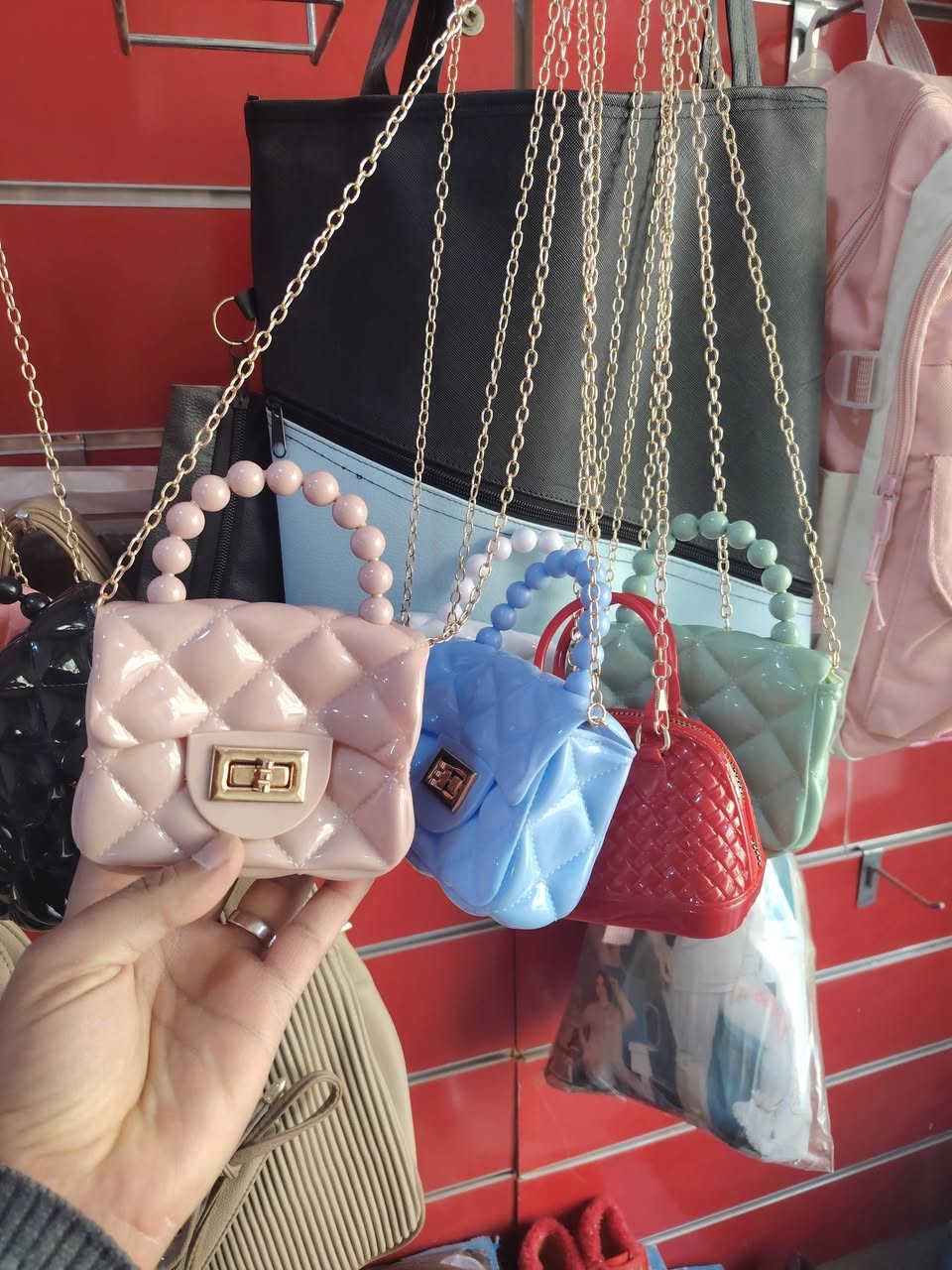 حقائب أطفال
العنوان مجمع حاتم البدري قضاء الفجر شارع الشطري
واتساب ***********
***********
