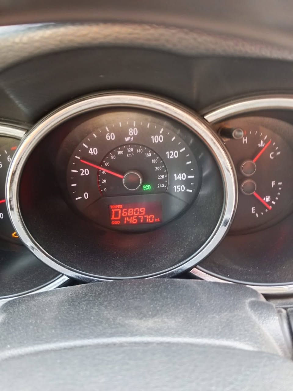 السلام عليكم مرخصت الادمن سورنتو  موديل ٢٠١٢ بسمي تحويل مباشر وارد أمريكي حادثهة قليل بلبنيد منغير دواخل صابغين جاملغين وبنيد سياره كير و محرك ٢٤٠٠ خير من الله ٢٤٠٠ وسعر ١٢٥ وبيه مجال عنوان بغداد قرب بسمايه رقم ***********
