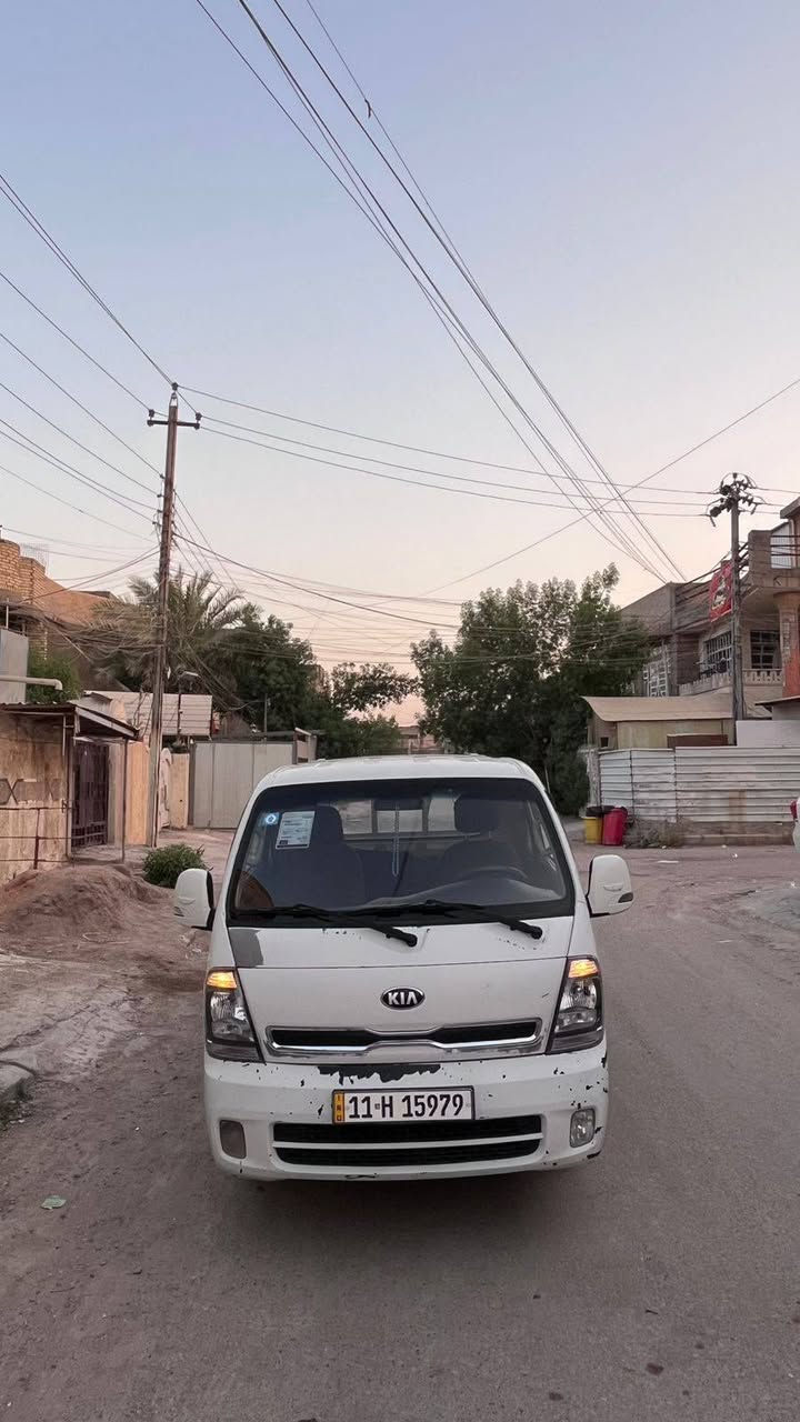 السلام عليكم 
كيا حمل 2700 _ موديل 2019  للبيع 
مكفولة كفالة عامه عدى الطخه الموضحه بالصور 
صدر + تايرات + مكينة خير من الله 
تدفئة –تبريد ثلج 

العنوان بغداد الامين 

للاستفسار‬
***********
