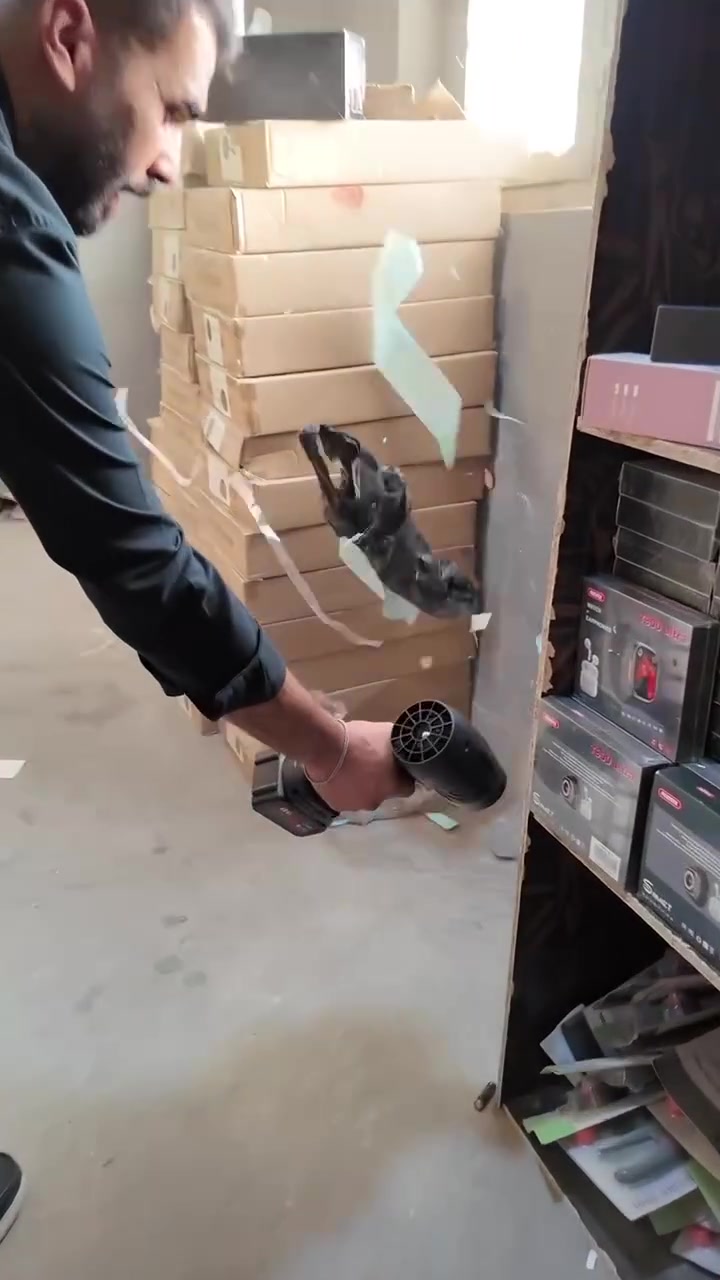 💨 قوة تنظيف خارقة بيدك!

محرك نحاسي قوي مع شفط عالي 35000PA يزيل الغبار والأوساخ بسرعة وسهولة.

بطارية ليثيوم كبيرة قابلة للفصل لوقت تشغيل أطول 🔋

تحكم مرن بالسرعة مع نظام توربيني يمنحك تدفق هواء قوي لتنظيف أدق الأماكن ✨ السعر 20 الف توصيل جميع انحاء العراق  بغداد 3 الف و باقي المحافظات 5 تلاف #الجميع #الكل #التسوق


**إذا كنت صاحب هذا الإعلان وتريد حذفه لأي سبب، رجاءا أرسل رسالة إلى الدعم الفني**