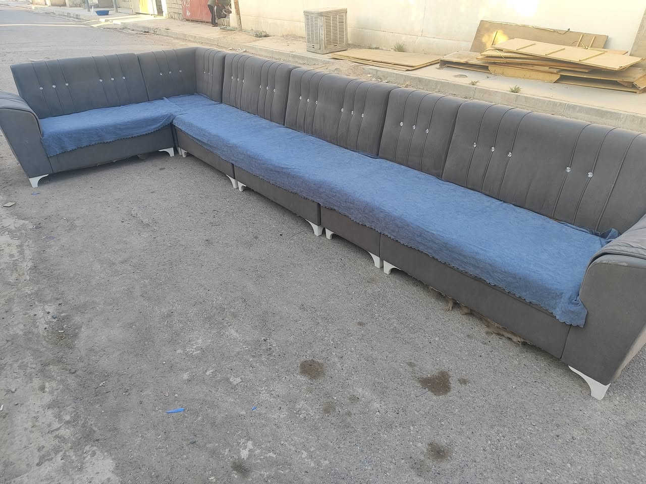 السلام عليكم عرض خاص من مجمع ليث ال سطام (ديوان ١٢٠ الف فقط ) جنوب الموصل ناحيه الشوره ) الا تصال عل رقم (***********)
