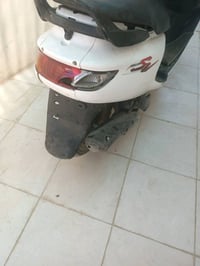 دراجه فراشه نضيفه فقط يوجد كسر في جامه الضوء الخلفي السعر ٣٠٠ قابل لتف...