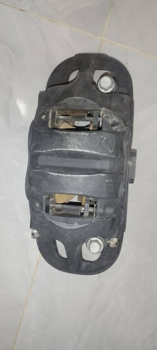 فك بريك (Caliper) كيا رياضي أصلي (4 بستن) من شركة Mando.
القطعة بحالة ممتازة، مناسبة لموديلات كيا (تيلورايد، سورينتو)، جهة اليسار (19L).

​للاستفسار والسعر: ***********

اتصل بينا وتدلل.
