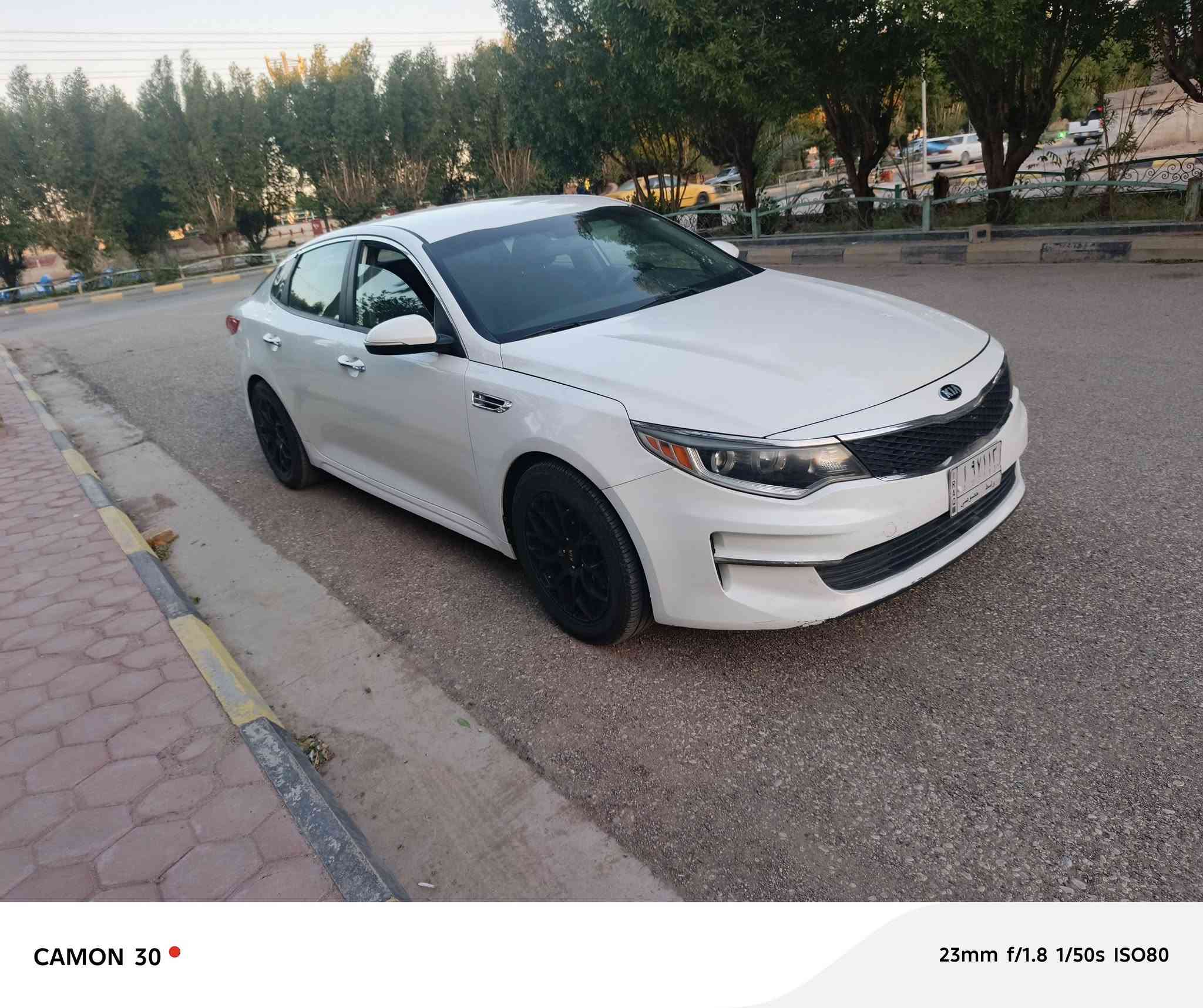 كيا اوبتيما للبيع فقط 

موديل 2018 

لون أبيض 

وارد أمريكي حادث جاملغ وطرف البنيد

بدون ايرباك

مواصفات كشن كهرباء مخمل 

حساس كامرة

دبل ايرباك

تحكم مقود 

بيه مواصفات لكن مو فول 

مكينة جي دي أي GDI

بيه 4 قطع مصبوغة جماليه غير مكان الحادث اثر شخوط

تخم تاير جديد 

جديدة السيارة ماشية 100 ميل 

رقم واسط ألماني سنوية نافذه قبل شهرين 

السعر 132 وبيه مجال 

مكان السيارة مركز الكوت 

للاتصال على الرقم ***********
