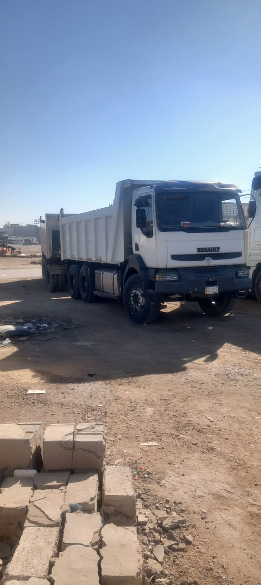 السلام عليكم رينو قاطره مقطورة للبيع بسمي بم ونوزل سياره جاهزه كبل لشغل الذرعه 40 متر  السعر  
***********
