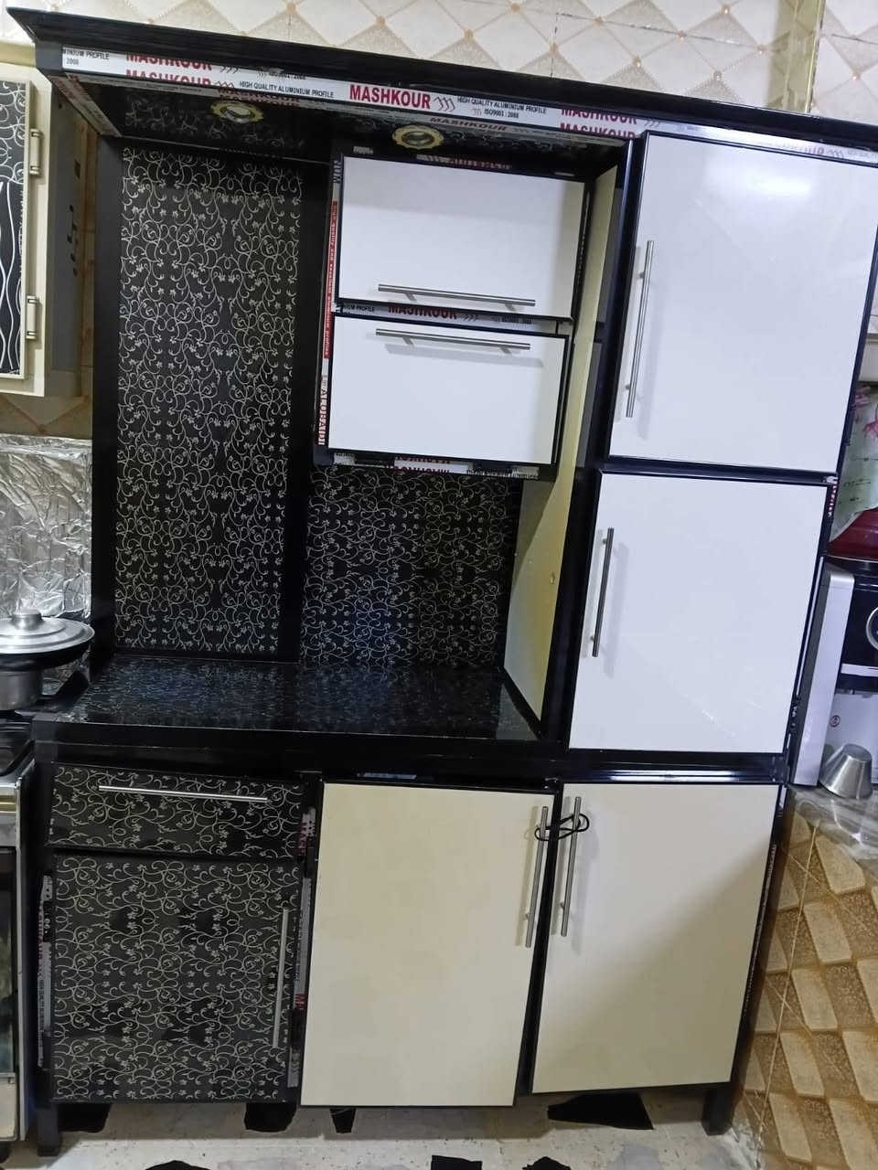سلام عليكم عندي هاذا الكاونتر للبيع والسعر على الخاص ***********

