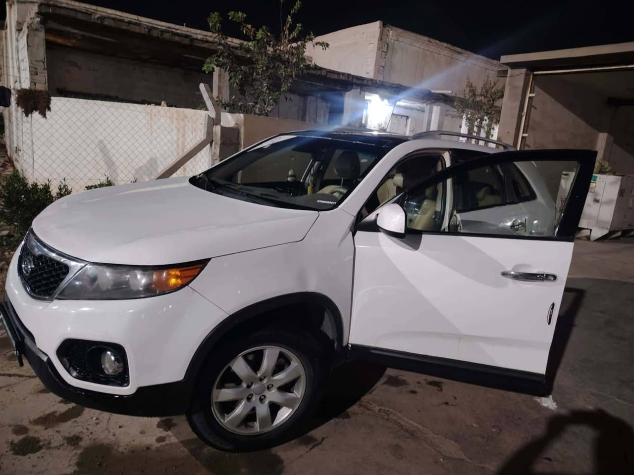 سورنتو موديل 11فول مواصفات بصمه بانوراما رقم دولي سليمانيه سنويةلل27 ابع صبغ عام تاكيه عل صفحه  سياره حلوه طخم تاير جديد مشط استيرن جديد ادامه كامله محرك 4 سبعه راكب 
السعر 120 وبيها مجال قليل 
***********
المكان جنوب الموصل ناحية القياره
