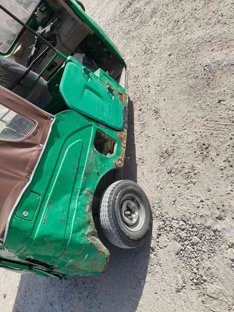 تكتك للبيع موديل 21 كلك ادوات مكانها بغداد سعرها 3وبيها مجال مكينه مامفتوحه كشرها بي طخات كهربائيات يشتغلن رقم الاتصال ‏‪***********‬‏
