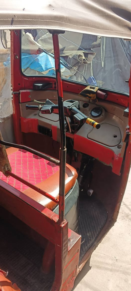 السلام عليكم تكتيك للبيع موديل 17 شهر 9 تك تك نظيفه خير من الله اوراق السعر 2700 وبيها مجال عنواني بغداد حسينيه المعامل ***********
