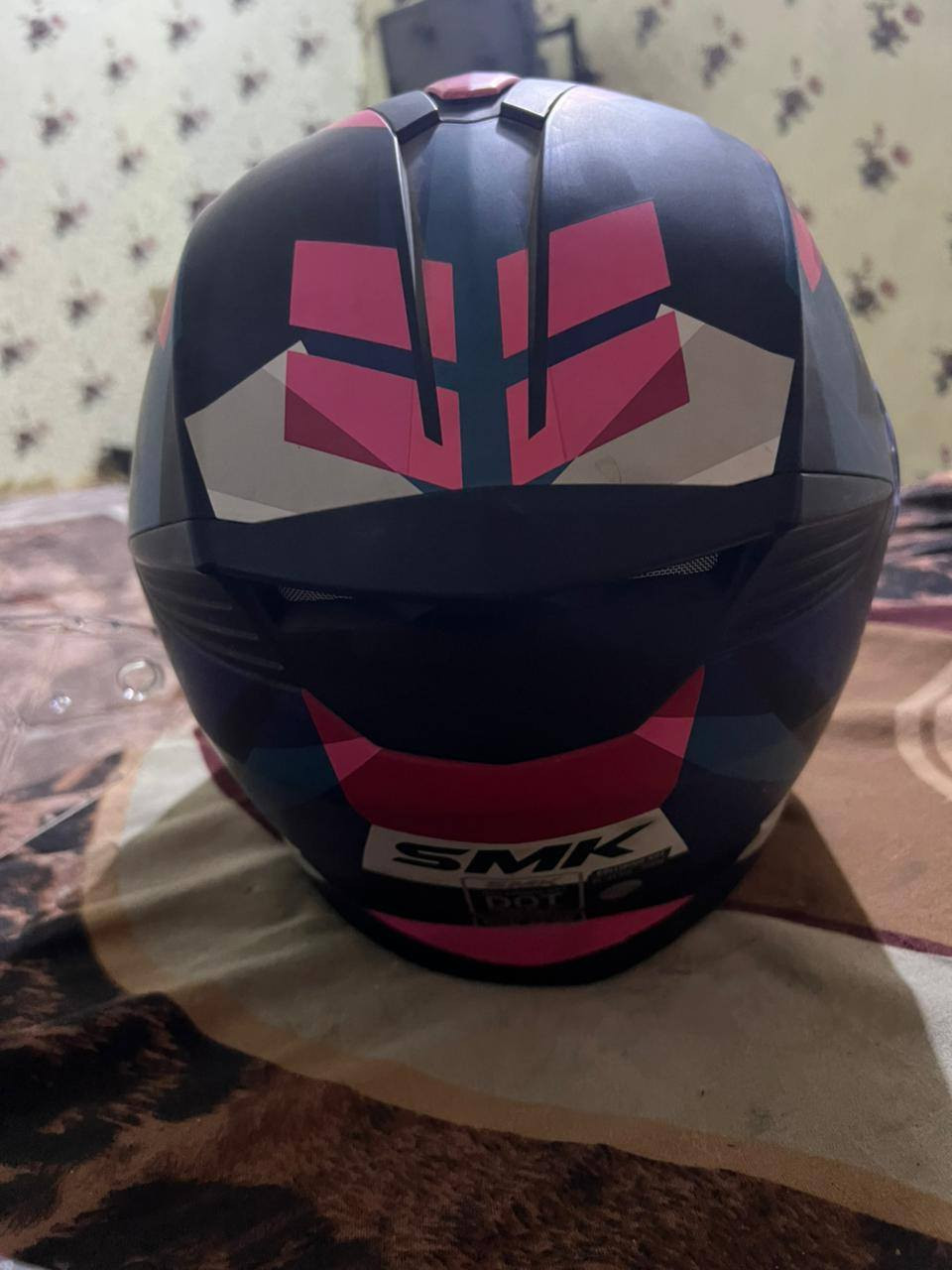 خوذه للبيع ما ملبوسه اصليه السعر واتس***********
