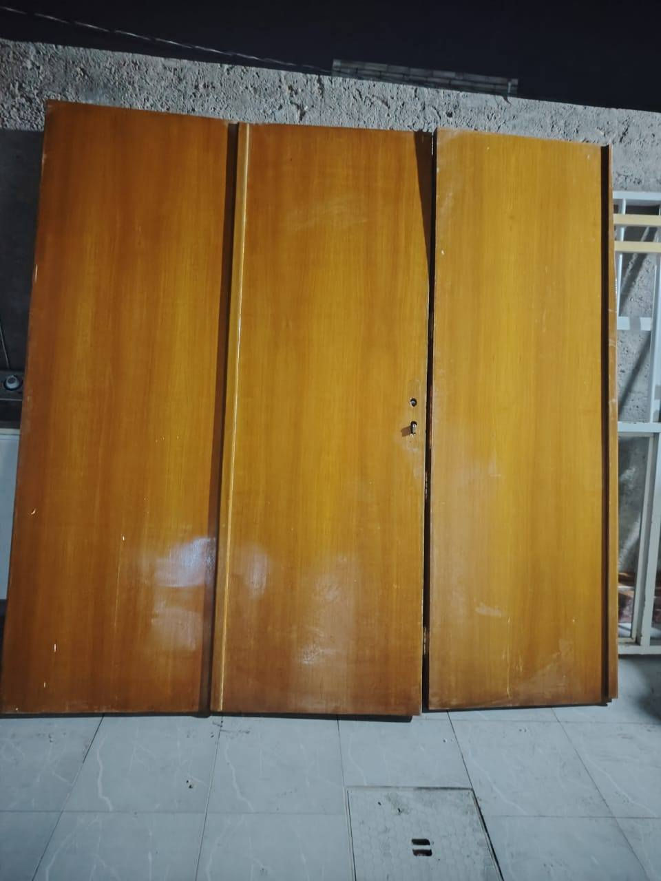 باب دفتري مستعمل  للبيع ***********
