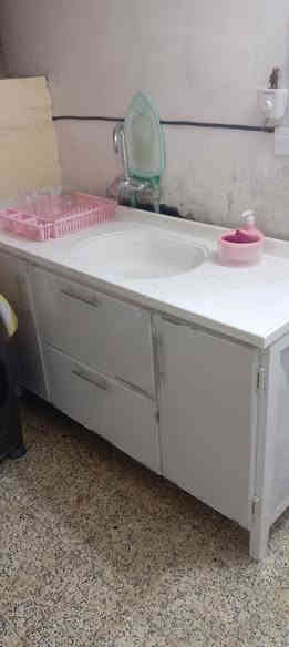 سلام عليكم للبيع كاونتر اللمنيوم قياس متريين مع ملحق متريين مع سنك مرمر متر ونص سعره 250 وبي مجال مكان مجمع البهاء. ***********
