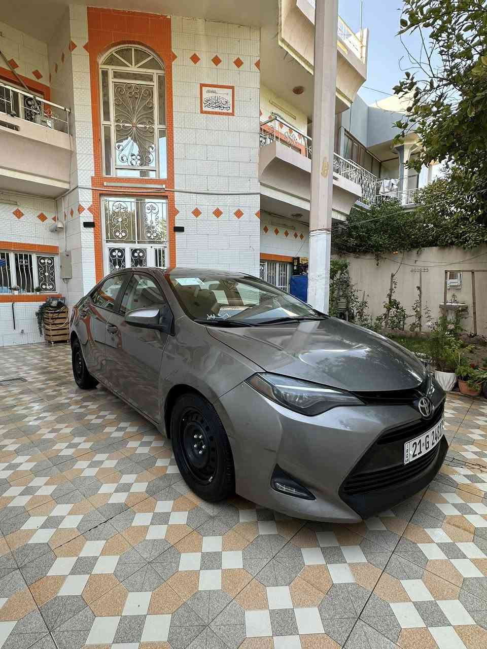 حياكم الله متابعينا الكرام تويوتا كورلا  للبيع   موديل 2018 le وارد امريكي رقم سليمانية دولي سنوية  بأسمي  والهزة  جديدة  لوحات  جديدة   سنوية  مجدد  سيارة بيه قطعتين صبغ بدون دواخل حتى السونار موجود سيارة جديدة بمعنى الكلمة  كير محرك عالشرط محرك ممفتوح رادار موجود  سعرة    135 ورقة بي  مجال بسيط للشراي مال حك جية تيجي يمي عين غطة عين افراش اخدمك شراي يخابرني بيك خير اوتدلل لان ممتواجد عالفيس  ***********
